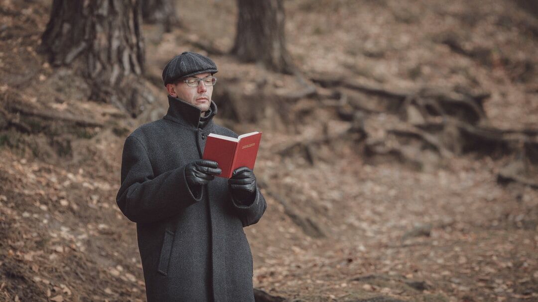 detective reading book